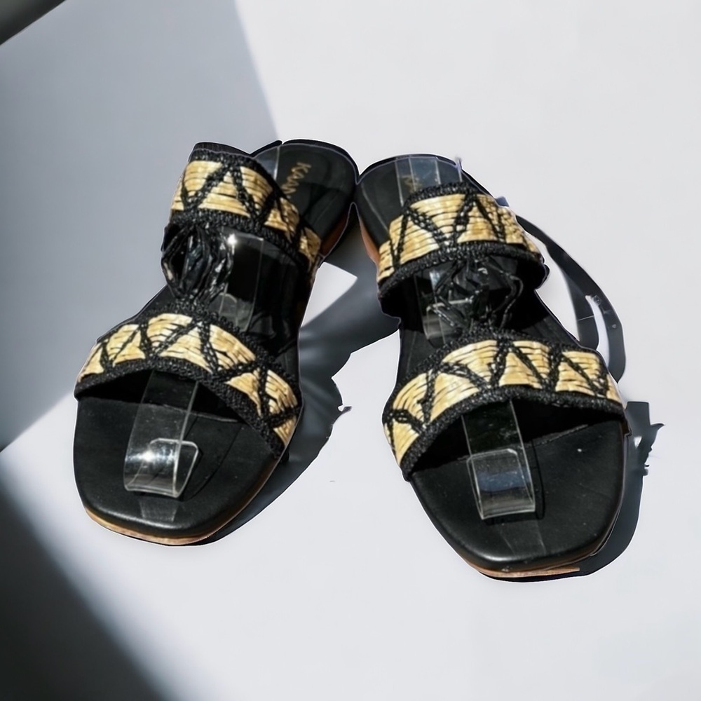 🌻Kaanas Black & Tan Woven Sandals Size 8